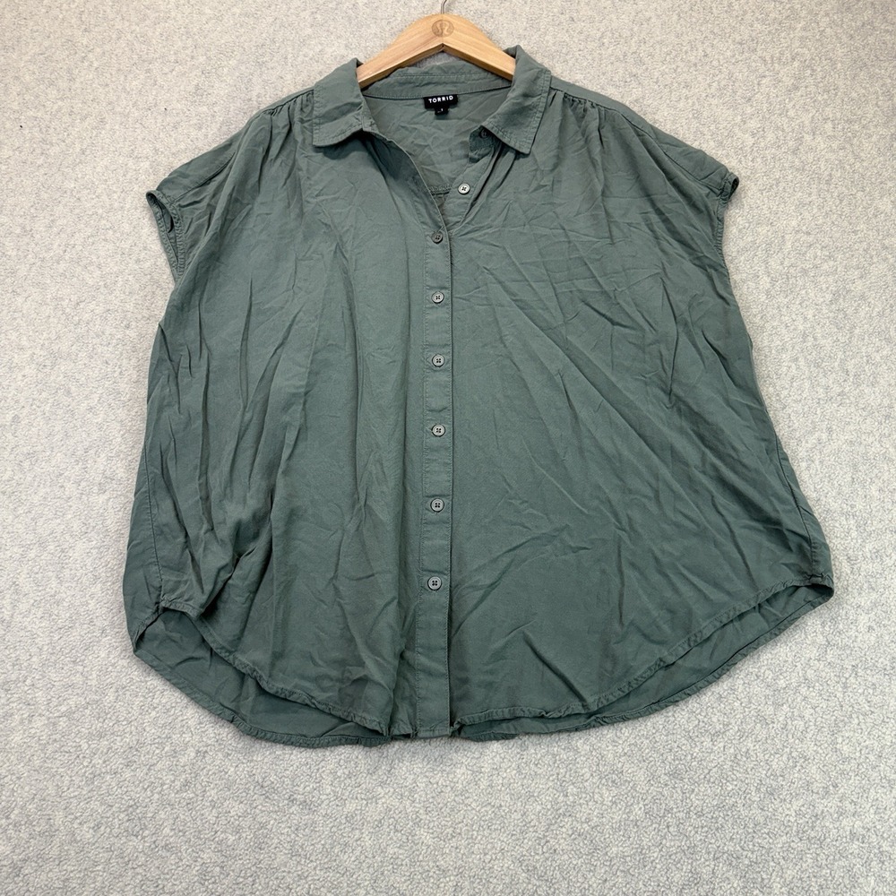 Torrid Women's Green Button Front Short Sleeve Blouse Size 1